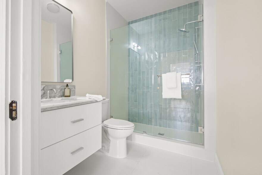 More Photos Of 320 S Kingsley Dr, Los Angeles Apartments For Sale