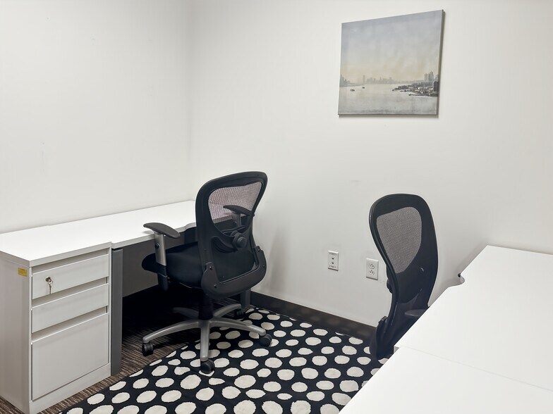 More Photos Of 303 N Stadium Blvd, Columbia Coworking Space