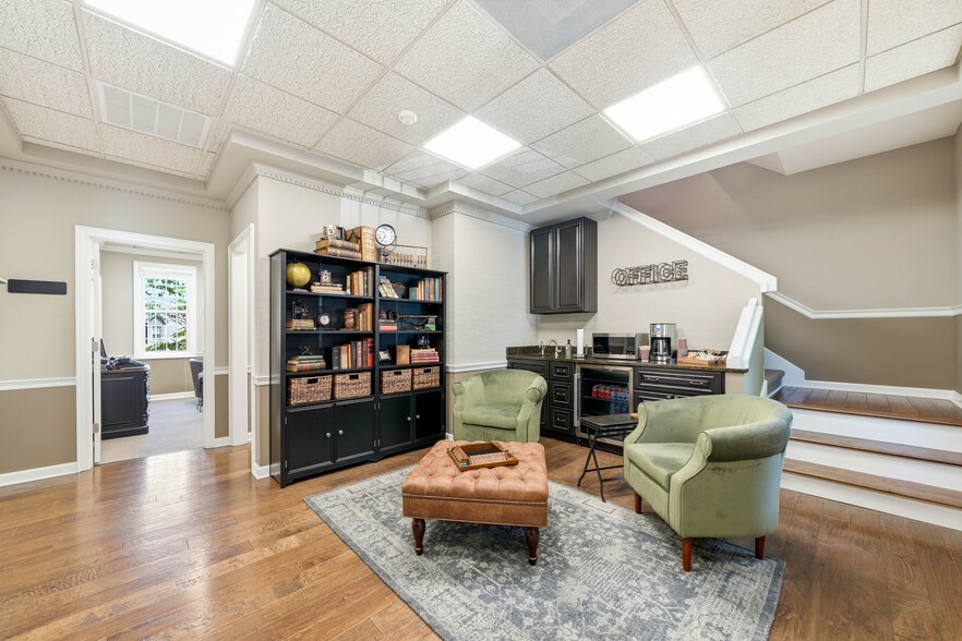 More Photos Of 9724 Kingston Pike, Knoxville Loft Creative Space For Sale