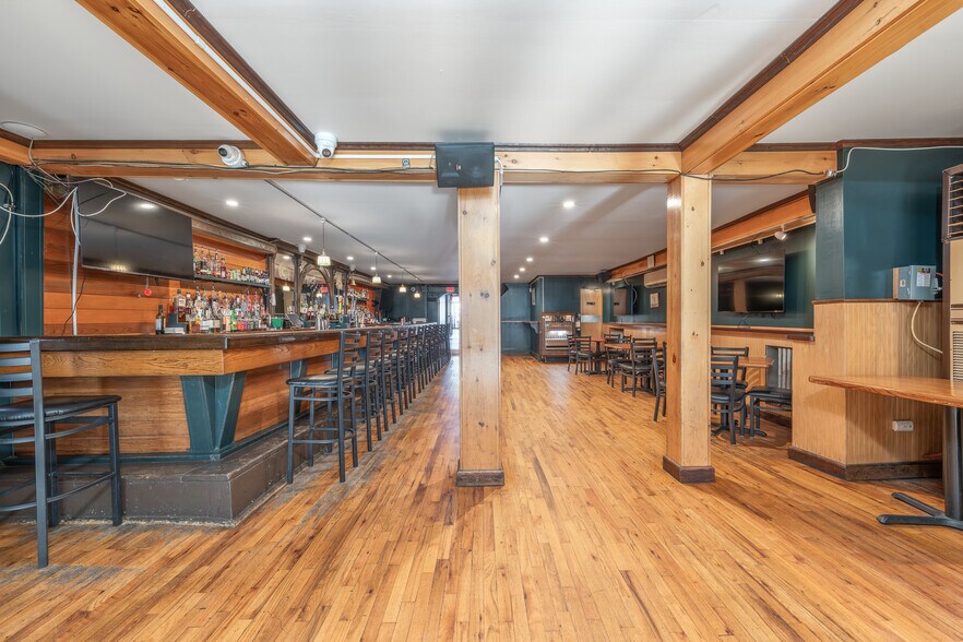 More Photos Of 30-32 Front St, Greenport Storefront Retail Residential For Sale