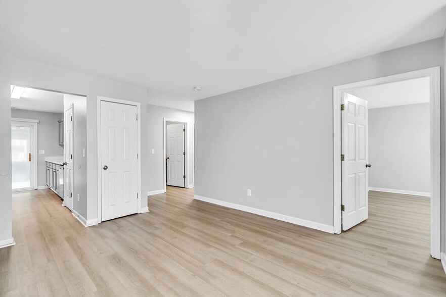 More Photos Of 300 Stonehaven Cir, Cartersville Apartments For Sale