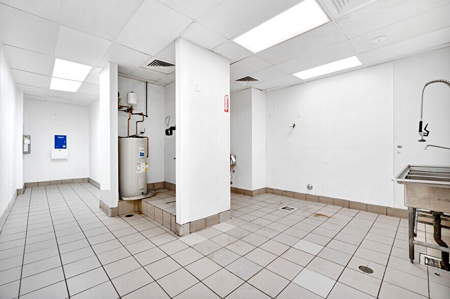 More Photos Of 33300 Bernard Dr, Kettleman City Freestanding For Lease