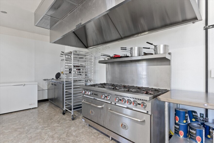 More Photos Of 1133 Indiana Ave, Sheboygan Storefront Retail Office For Lease