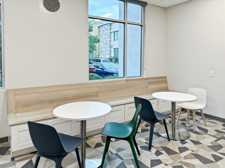 More Photos Of 980 W 6th St, Ontario Coworking Space
