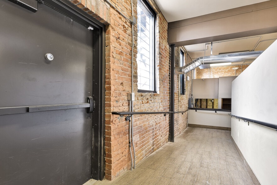 More Photos Of 1309-1311 1st St S, Nampa Storefront Retail Office For Sale