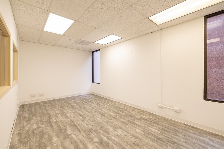 More Photos Of 20 N Hotel St, Honolulu Storefront Retail Office For Sale
