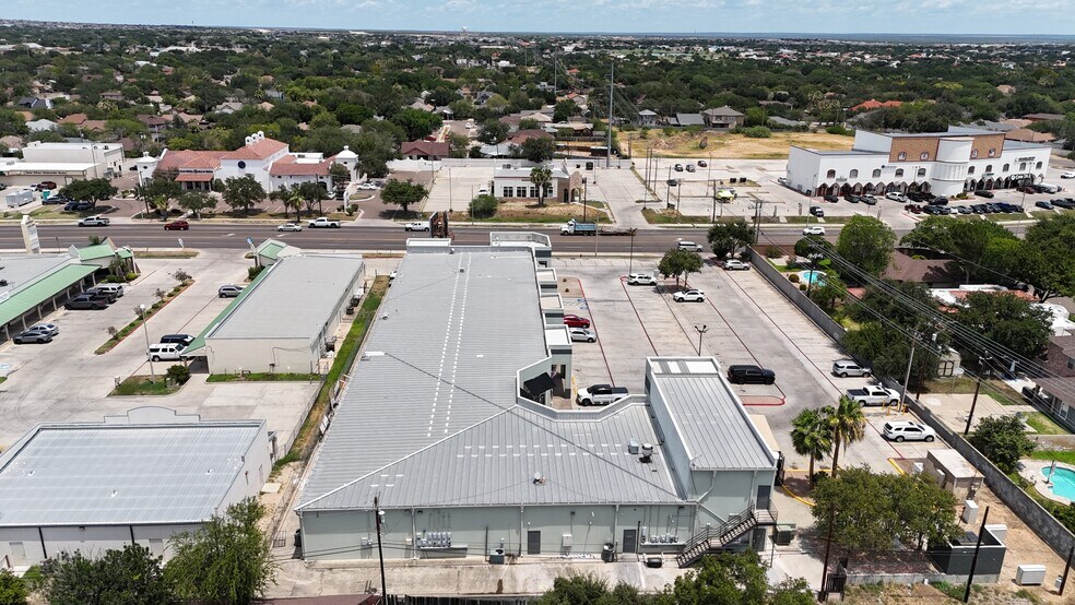 More Photos Of 8602 McPherson Rd, Laredo Storefront For Lease