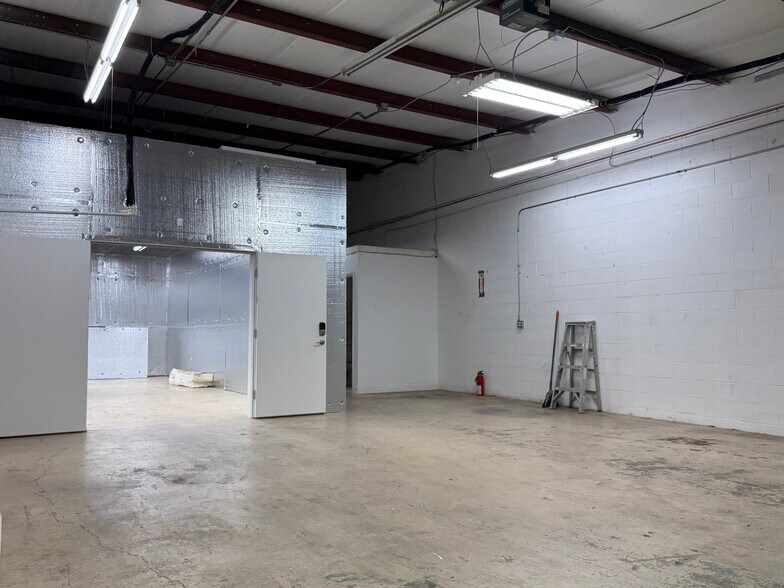 More Photos Of 4406 Exchange Ave, Naples Manufacturing For Sale