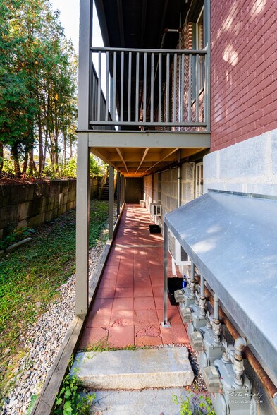 More Photos Of 495 Colchester Ave, Burlington General Retail For Sale