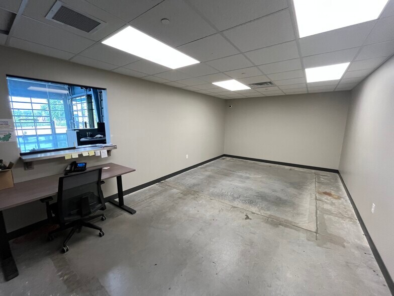 More Photos Of 247 Morrissey Dr NE, Comstock Park Auto Dealership For Lease