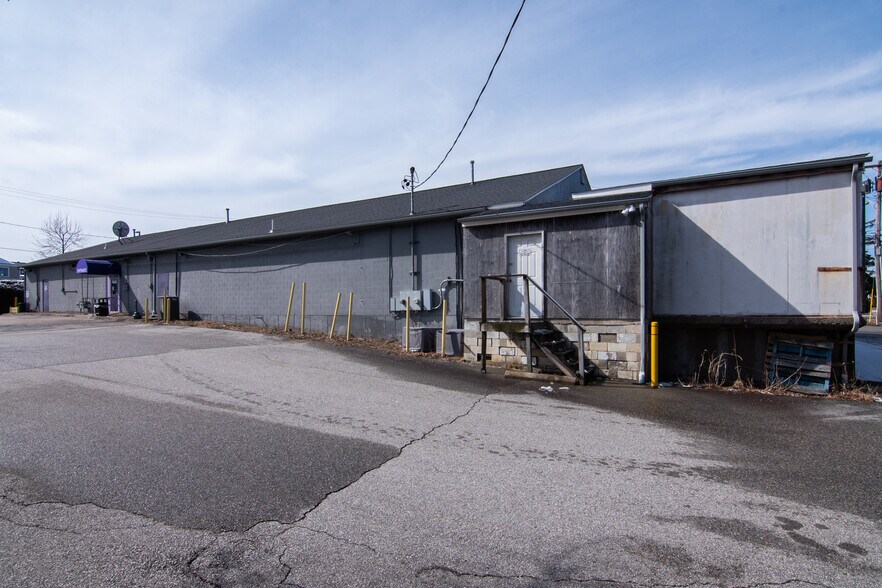 More Photos Of Post @ Post & Namcook Rds., North Kingstown Unknown For Lease