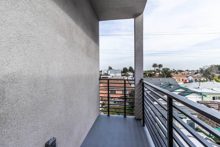 More Photos Of 1818 Thurman Ave, Los Angeles Apartments For Sale