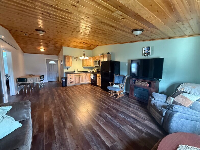 More Photos Of 101 E 4th St, Newell General Retail For Sale