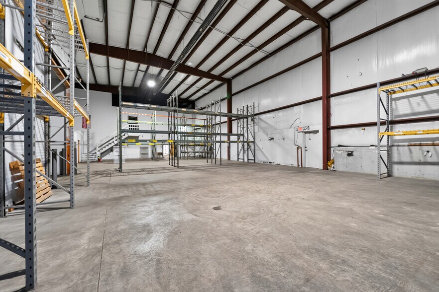 More Photos Of 559 Industrial Dr, Carmel Industrial For Lease