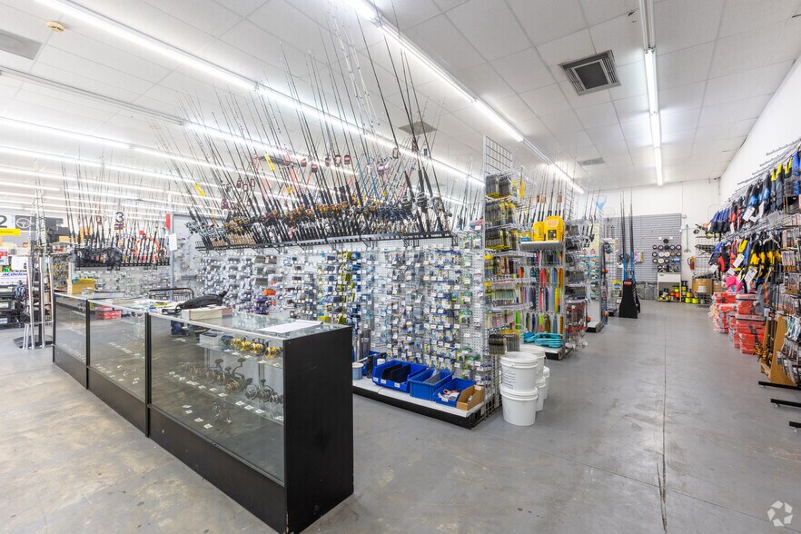 More Photos Of 2205 NW 20th St, Miami Freestanding For Lease