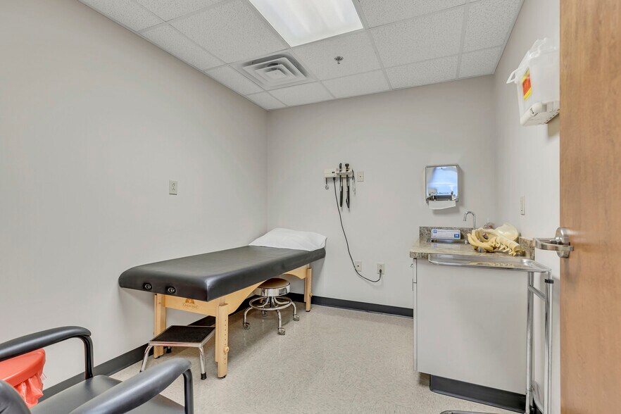 More Photos Of 2004 Hayes St, Nashville Medical For Lease