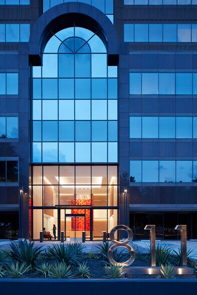 More Photos Of 811 Barton Springs Rd, Austin Office For Lease