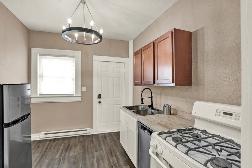 More Photos Of 1918 W Washington St, Indianapolis Apartments For Sale