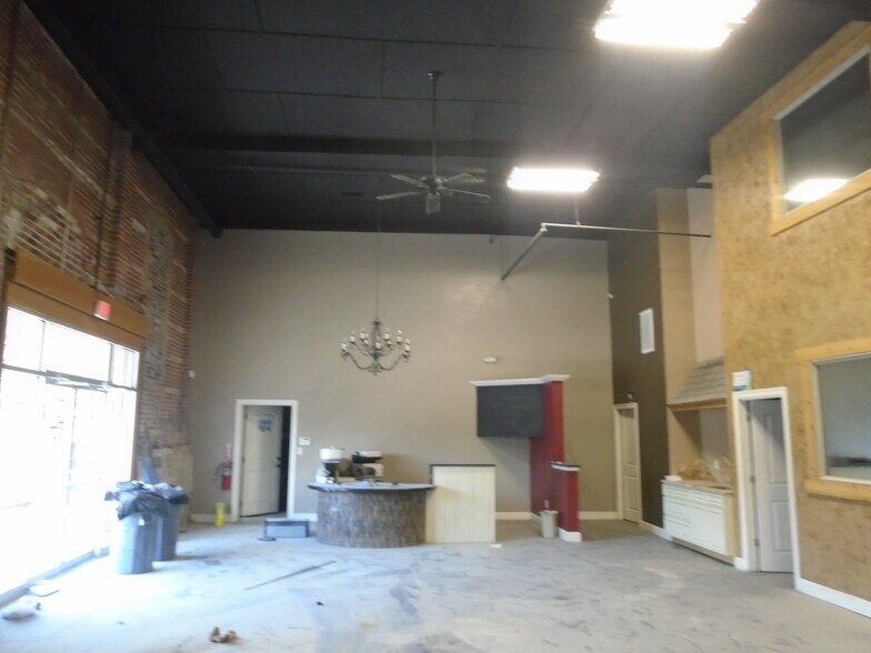 More Photos Of 1445 W Chestnut Expy, Springfield Warehouse For Lease