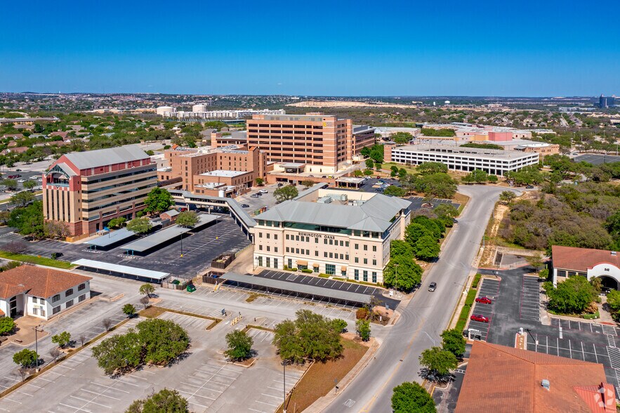 More Photos Of 525 Oak Centre Dr, San Antonio Medical For Lease