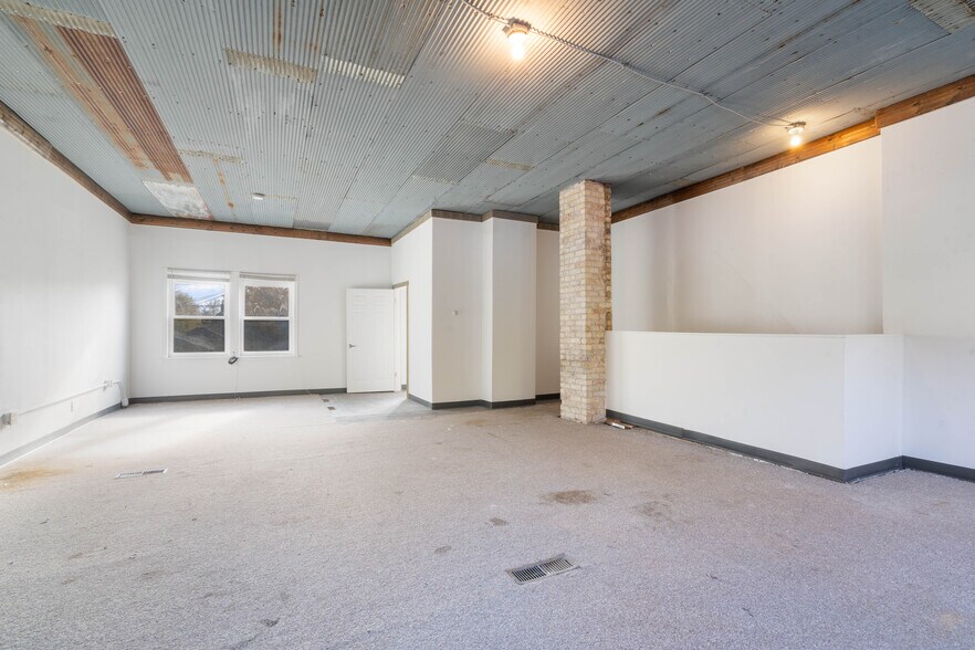 More Photos Of 2224 W 3rd St, Duluth Storefront Retail Office For Sale