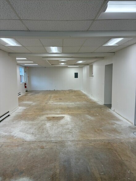 More Photos Of 1670 Broadway, Bangor Warehouse For Lease