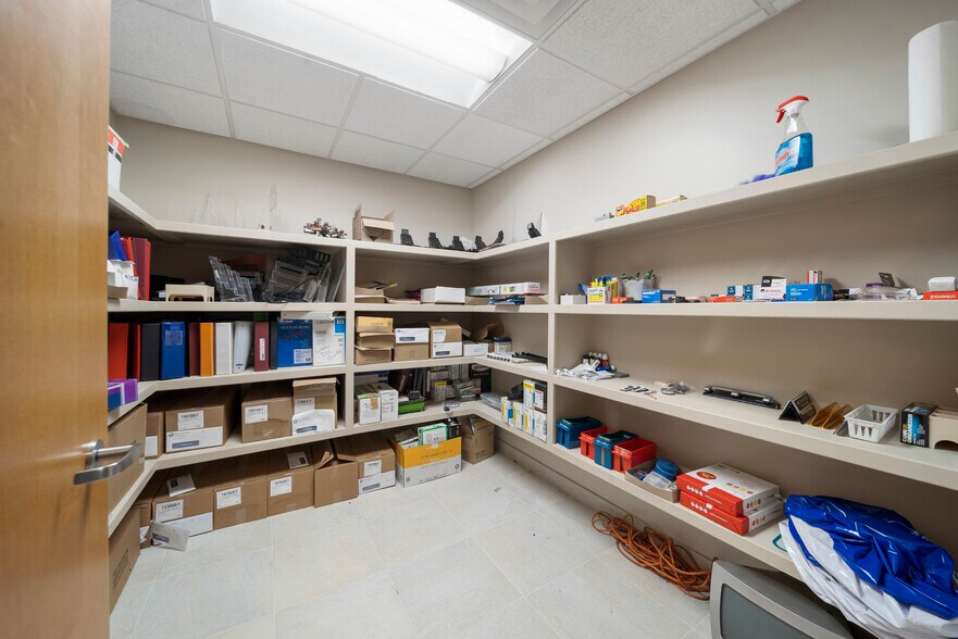 More Photos Of 7447 Riverside Pky, Tulsa Bank For Lease