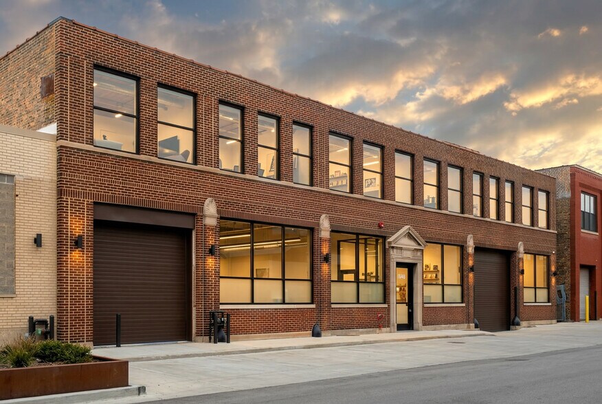 Primary Photo Of 1640 W Carroll Ave, Chicago Showroom For Lease