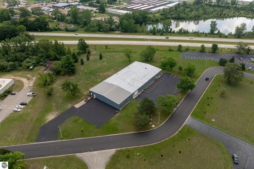 More Photos Of 910 Industrial Dr, Mount Pleasant Warehouse For Sale
