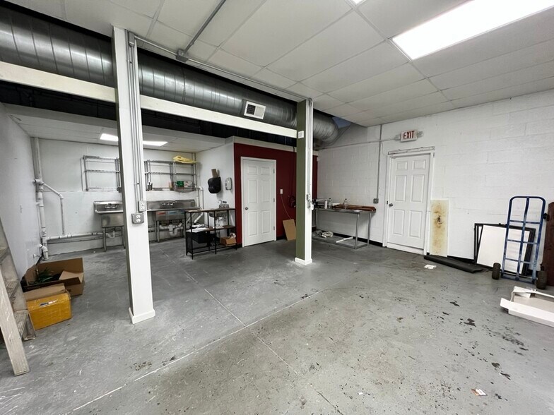 More Photos Of 1529 Grand Blvd, Kansas City Storefront Retail Office For Lease