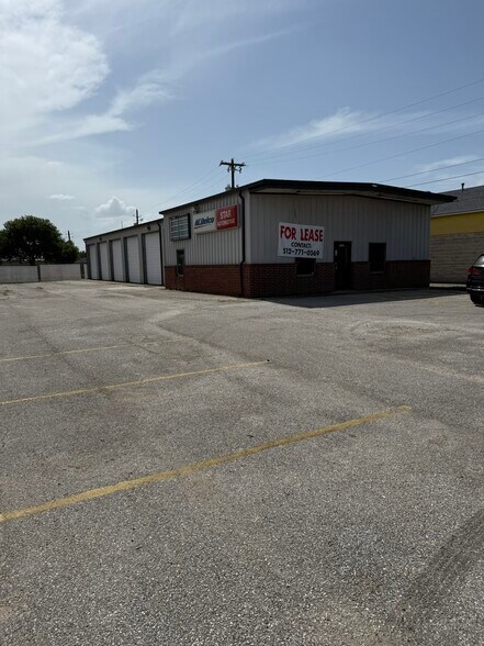 More Photos Of 4005 N Navarro St, Victoria Warehouse For Lease
