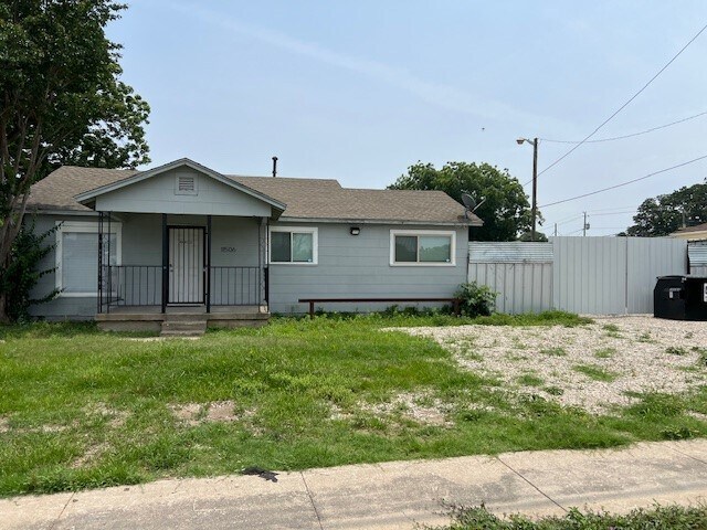 More Photos Of 11506 Newberry St, Dallas Flex For Lease