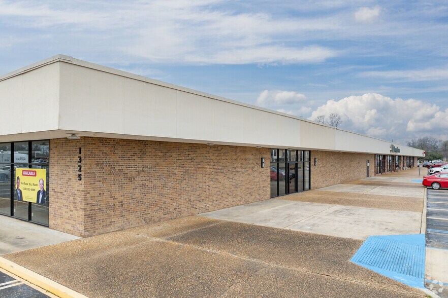 More Photos Of 1355 Louisville Ave, Monroe Office For Sale