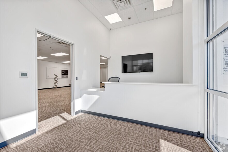 More Photos Of 4715 Mountain Creek Pky, Dallas Manufacturing For Lease