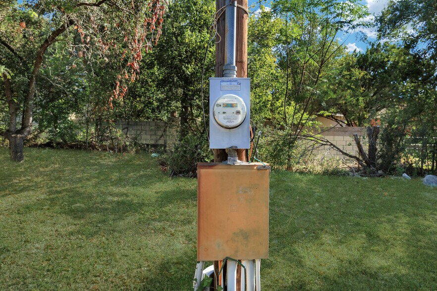 More Photos Of 1016 E Borgfeld Dr, San Antonio Flex For Sale