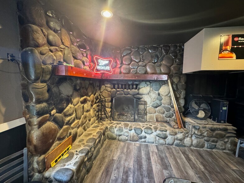More Photos Of 612 B St, Marysville Bar For Sale
