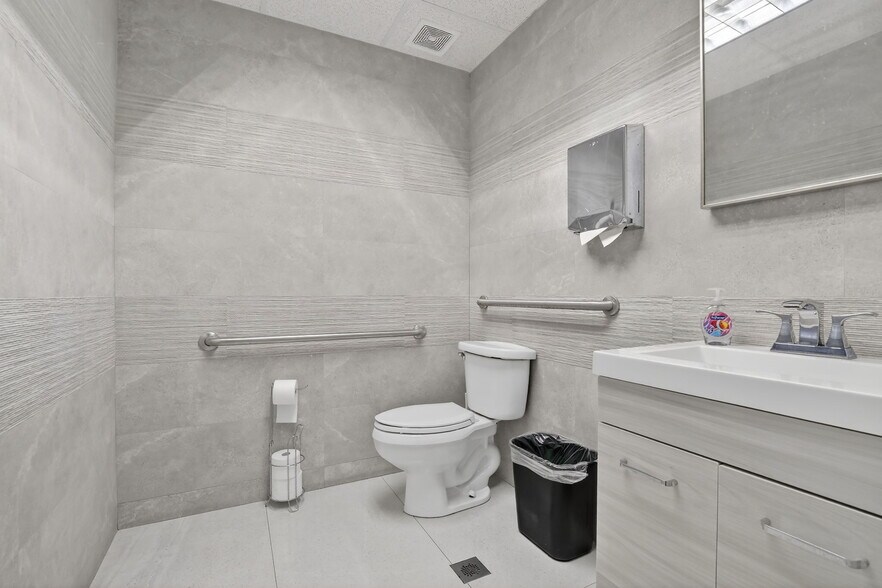 More Photos Of 1007 Shotgun Rd, Sunrise Office For Sale