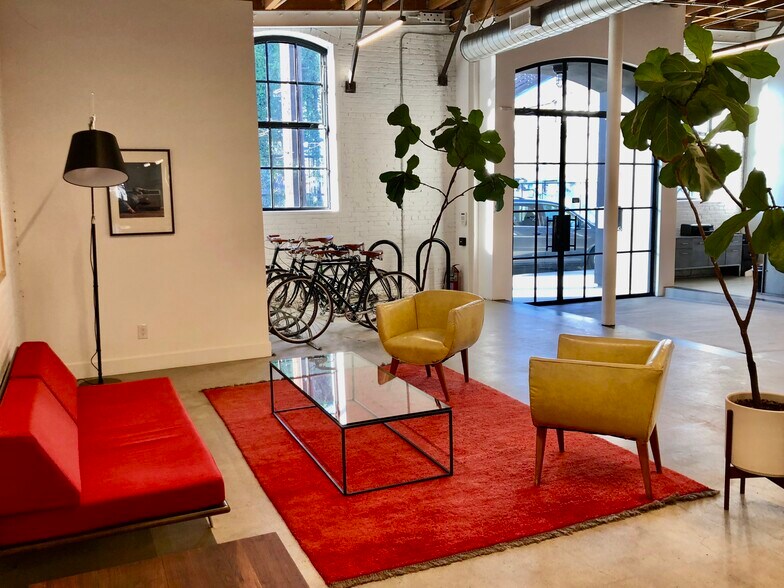 More Photos Of 2143 Bay St, Los Angeles Office For Lease