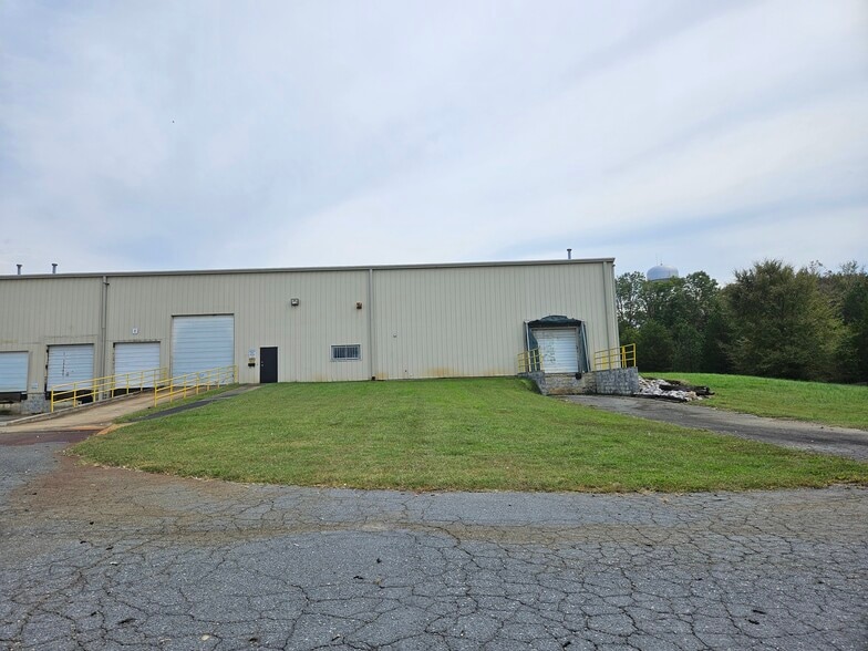More Photos Of 1259 Armory Rd, Chester Warehouse For Lease