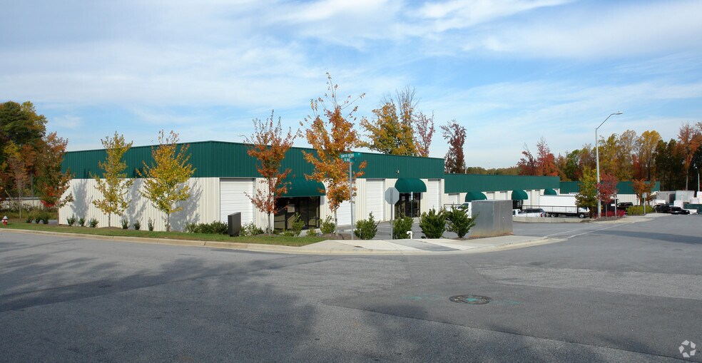 More Photos Of 1900 AL Boat Dr, Raleigh Flex For Lease