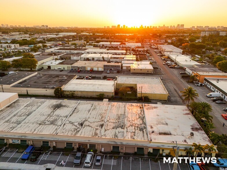 More Photos Of 4032-4046 NE 6th Ave, Oakland Park Warehouse For Lease