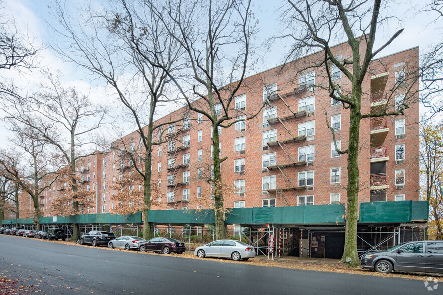 Primary Photo Of 43 - 60 Douglaston Pky, Douglaston Apartments For Lease