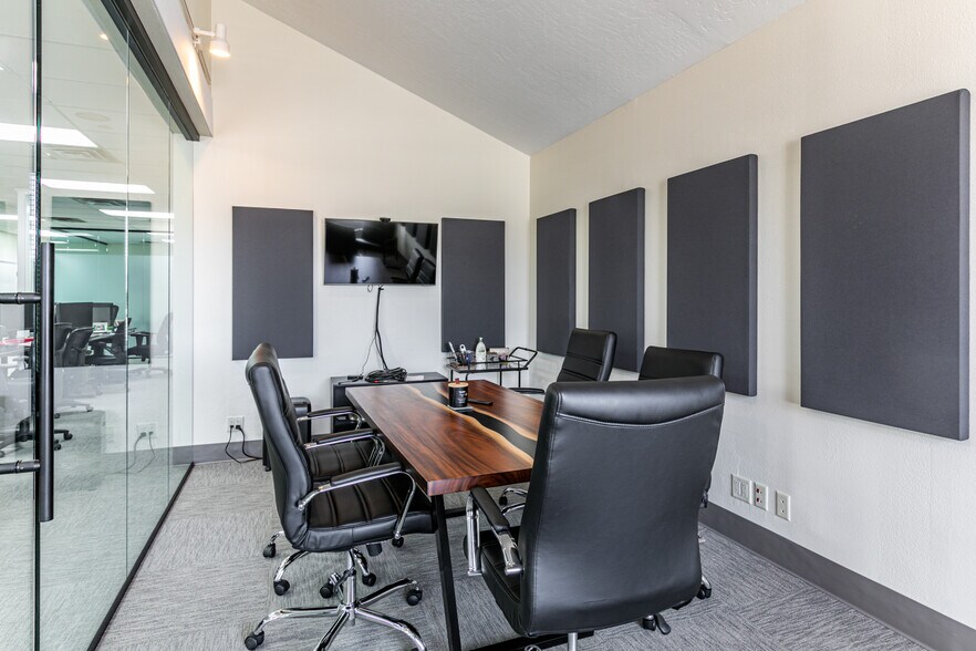 More Photos Of 6546 N Landmark Dr, Park City Office For Lease