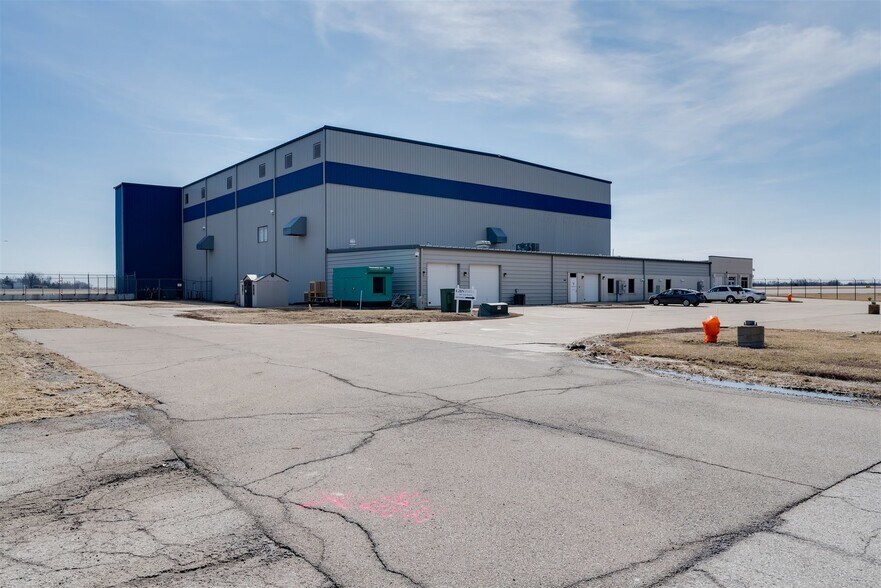More Photos Of 2841 E Empire St, Bloomington Airplane Hangar For Sale