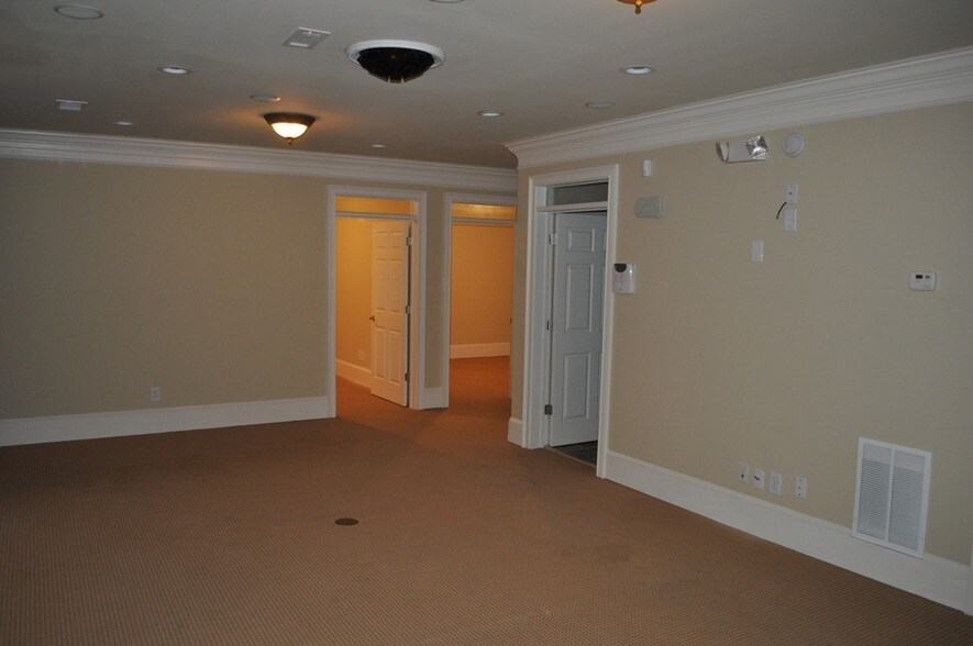 More Photos Of 4330 S Lee St, Buford Medical For Lease