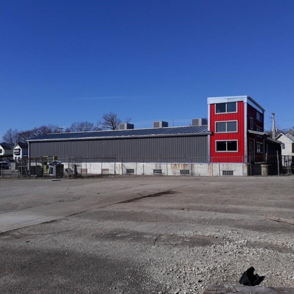 More Photos Of 355 W Main St, Newark Warehouse For Lease