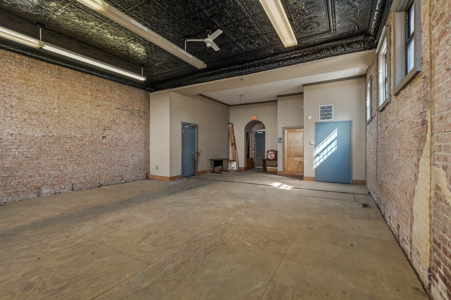 More Photos Of 2510 E 85th St, Kansas City Flex For Sale