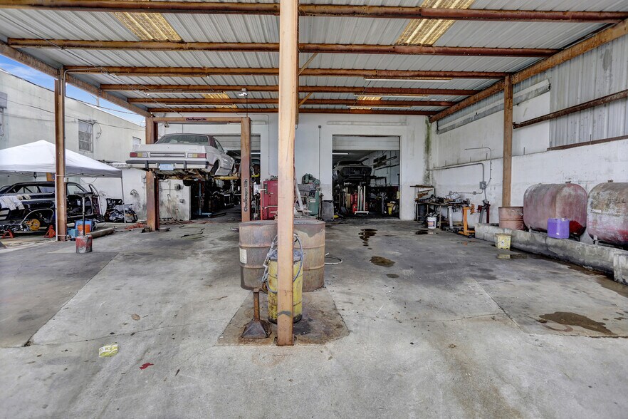 More Photos Of 1040 NE 44th St, Oakland Park Auto Repair For Sale
