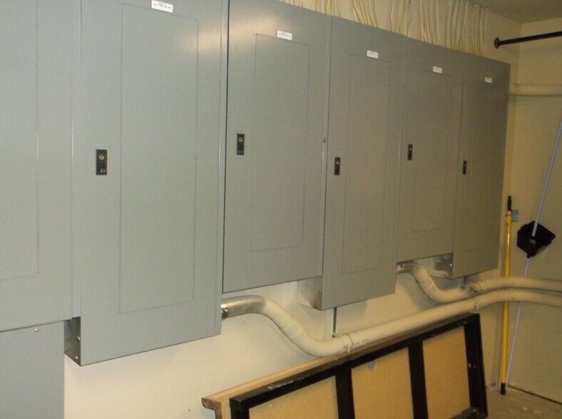 More Photos Of 1515 Planeview Dr, Oshkosh Hotel For Sale