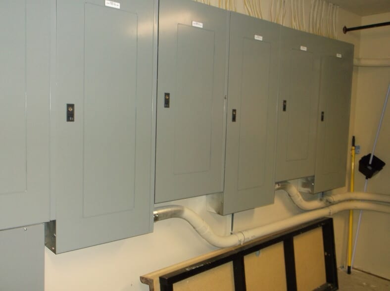 More Photos Of 1515 Planeview Dr, Oshkosh Hotel For Sale